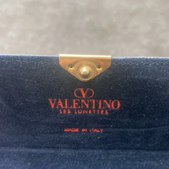 ❤️Valentino Black Eye-case❤️ - Picture 6 of 7